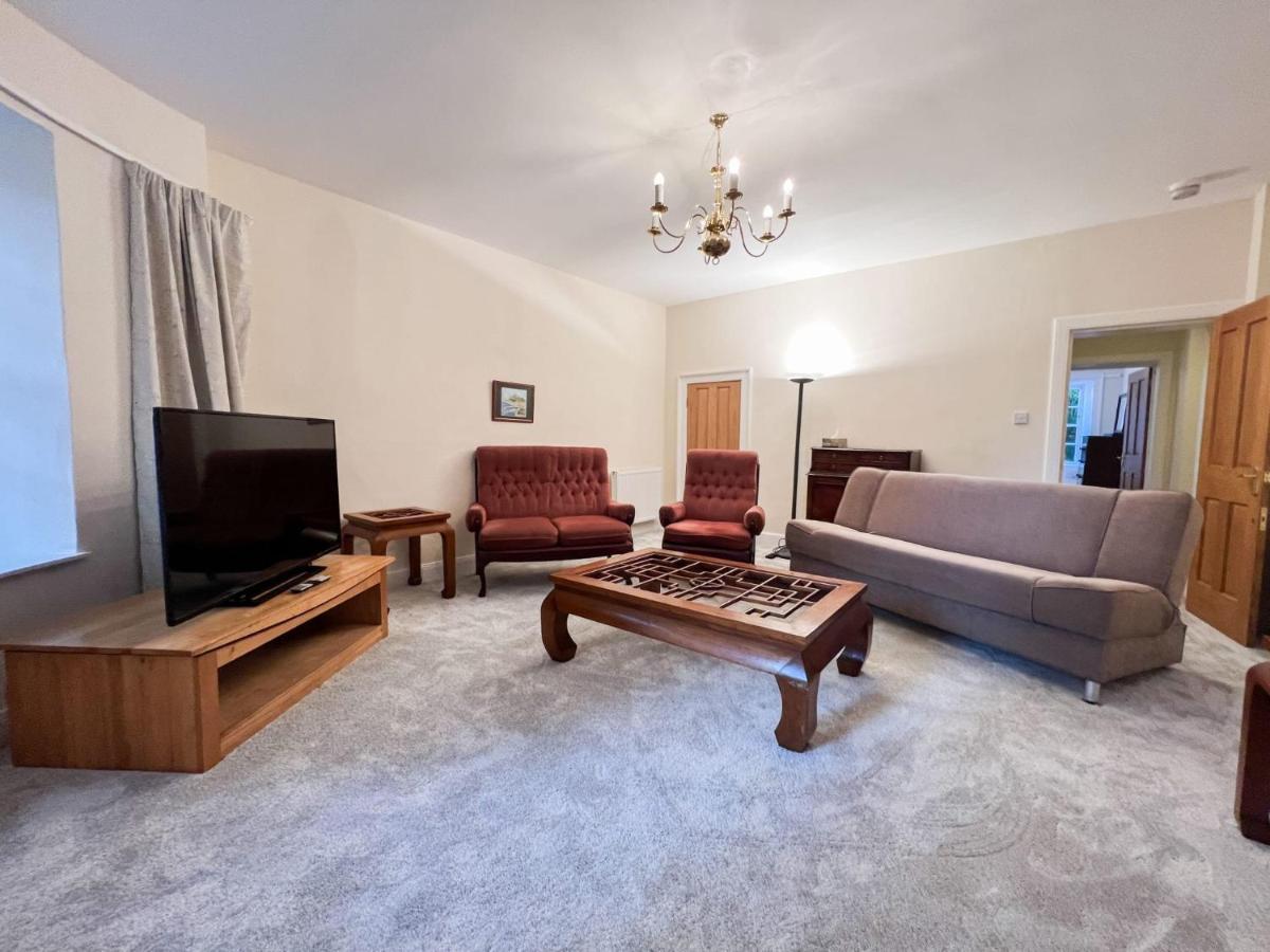 Spacious Flat Sleeps 8 Near Princes Street — Photos 2